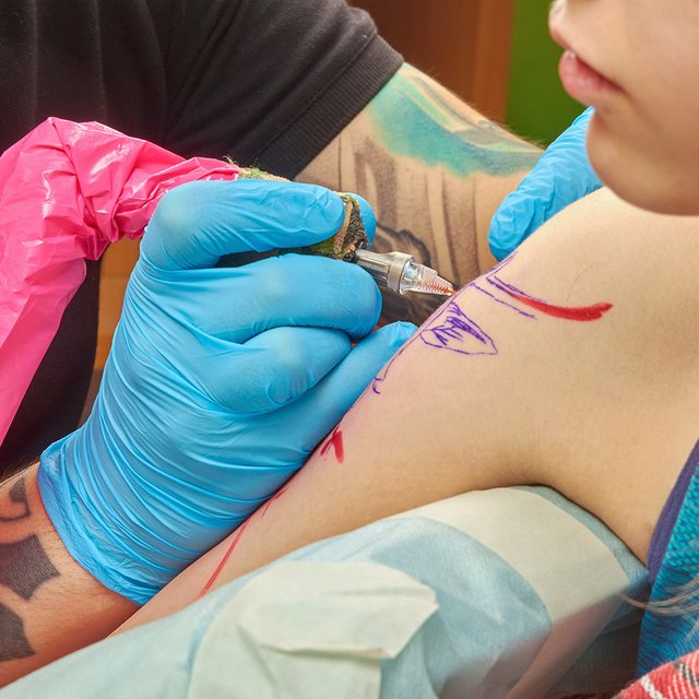 Что сказать подростку, который хочет татуировку — или уже сделал её без разрешения