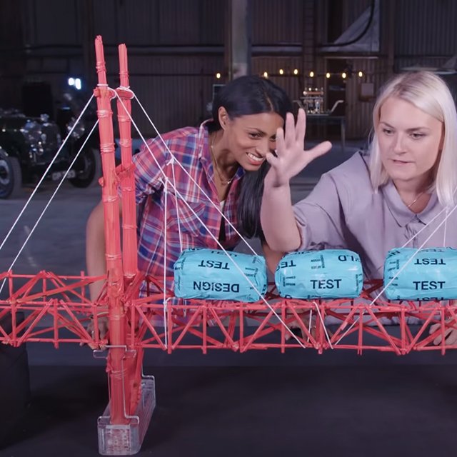 Картонный корабль под мостом из спагетти: шесть безумных и весёлых идей для детей и родителей