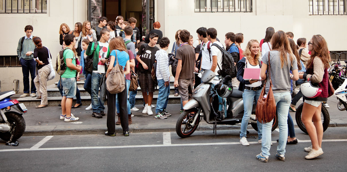 Учеба с пяти лет, никакой литературы и 110 баллов из 100: как устроены итальянские школы