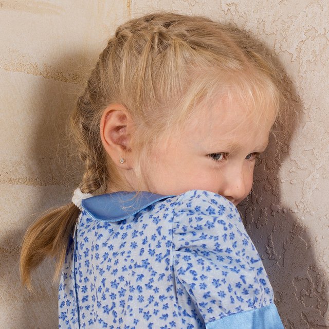 Ребёнок ни с кем не дружит в детском саду: нужно ли беспокоиться и как ему помочь