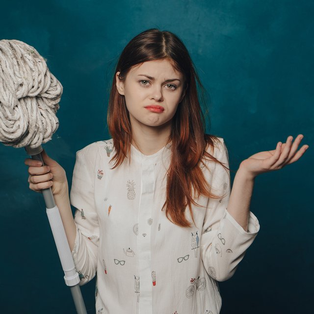 Должны ли учителя мыть полы в классах?