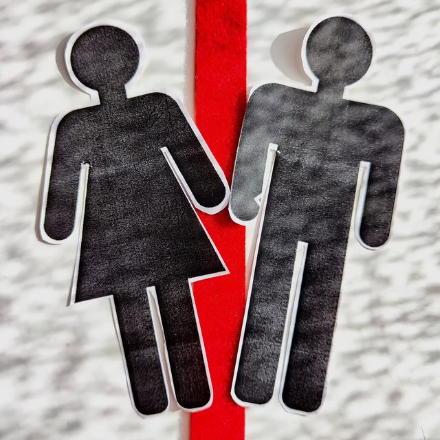 Родители развелись, но постоянно пытаются сойтись, ребенок сильно переживает: что делать