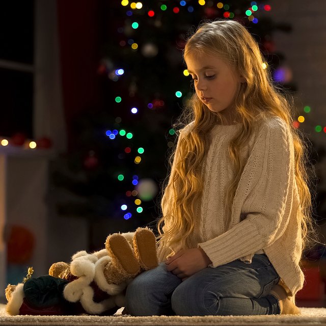 Подарки могут отобрать или отдать в общак. Как встречают Новый год в детских домах