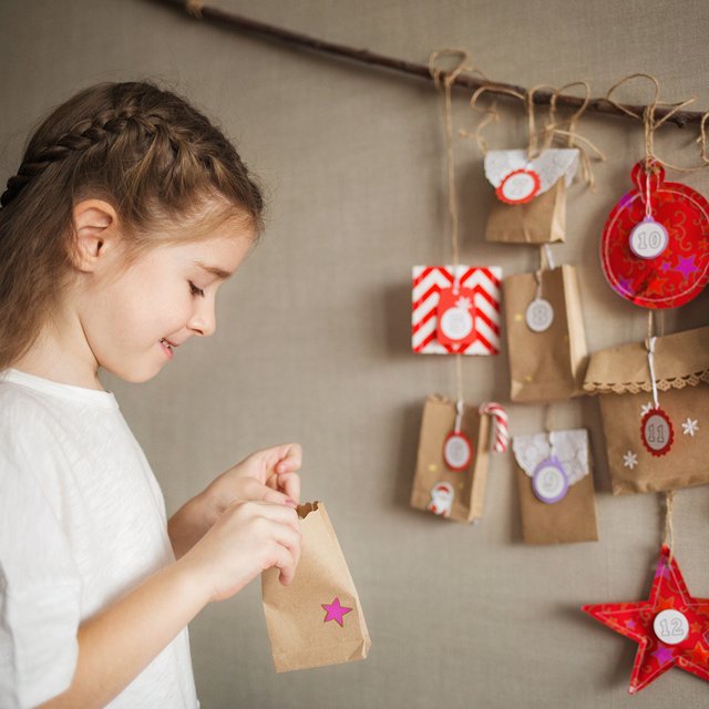 7 адвент-календарей своими руками: с угощениями, поделками, классными заданиями