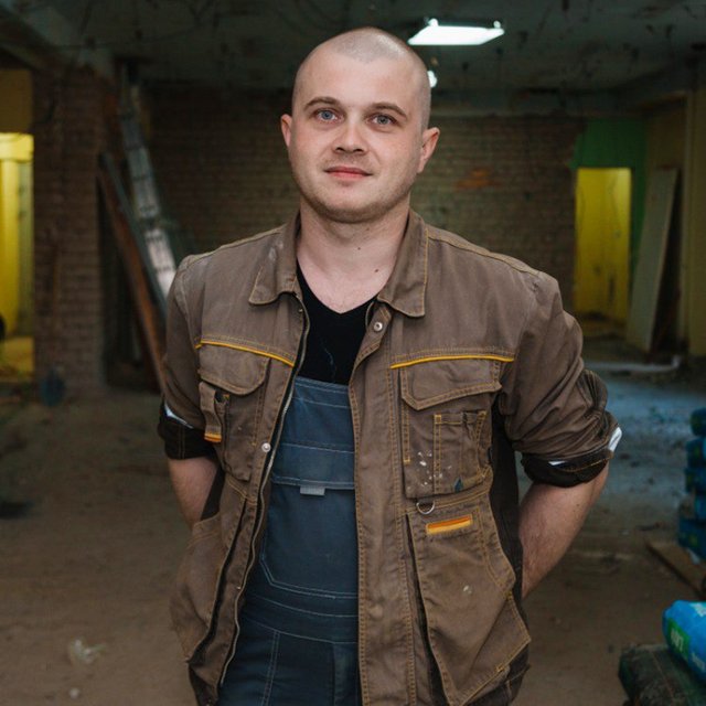 «Мне и угрожали, и предлагали взятки». История папы из Казани, который своими руками строит детский сад для детей с ДЦП