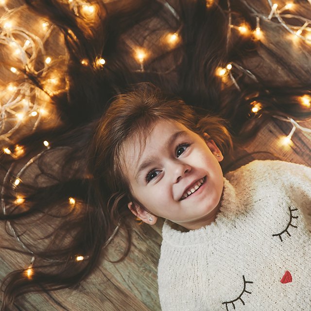 7 способов устроить рождественское чудо дома: почта Деда Мороза, театр и квесты