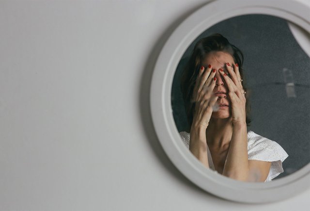 «Некрасива» или «не красива»: как писать правильно