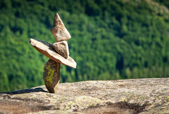 гармония, лес, стек, красота, туризм, живописный, лето, скала, красивый, гора, баланс, парк, башня, зеленый, естественный, природа, камень, на открытом воздухе, окружающая среда, галька, крупный план, фон, медитация, пирамида, пейзаж;