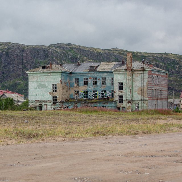 Школа имени Левиафана: репортаж из заброшенной школы, которую продают на «Авито»