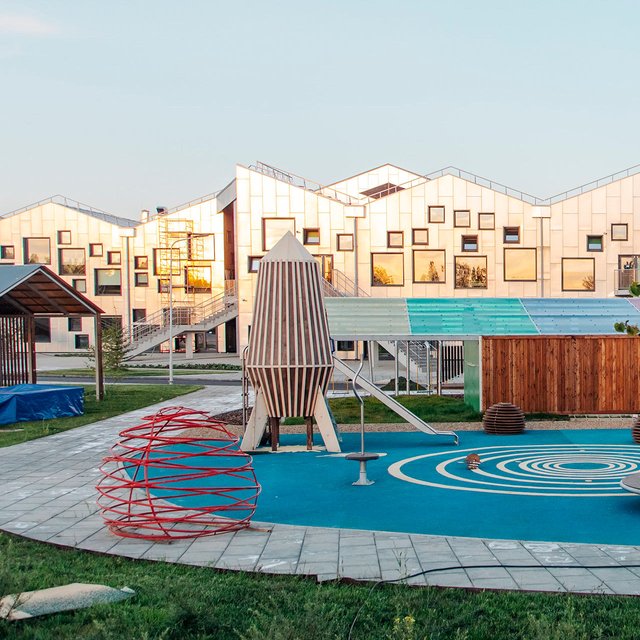 «Одна из наших целей — устранение неравенства». Как живёт частная школа, где учат бесплатно