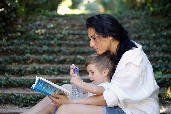 «Материнство несовместимо с офисной работой». Правила воспитания детской писательницы Софьи Ремез