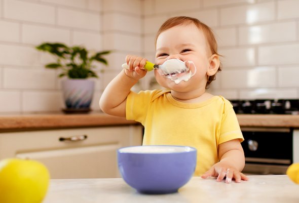 маленький, обед, кавказский, счастливый, творог, младенец, красивый, малыш, ложка, обедает, девочка, сам, питание, человек, завтрак, очаровательный, ребенок, маленький, фрукт, малыш, милый, яблоко, голодный, есть, диета, кухня, забавный, стол, рука, грязный, 6-8, симпатичный, детство, стул, один, ест, портрет, ужин, еда, дом, каша, еда, лицо, рот, здоровый, младенец