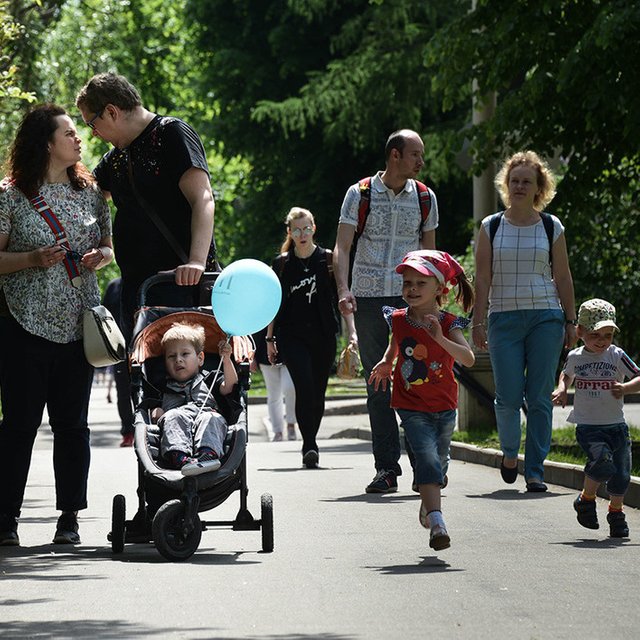 "Он поразил меня своим жизнелюбием": история пары, которая усыновила ребёнка с грыжей спинного мозга