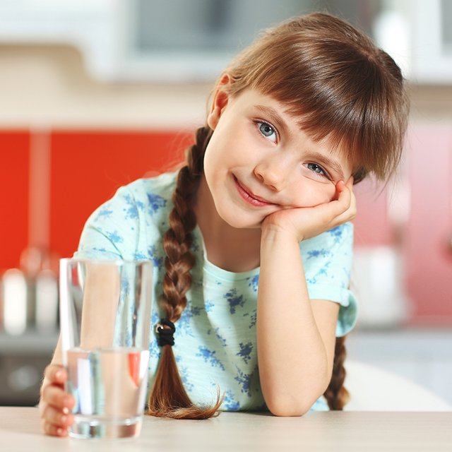 Как приучить ребёнка пить воду?