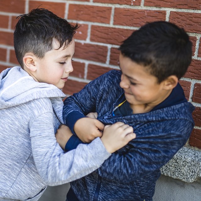 "Это же насилие!" Чего мы лишаем детей, пресекая ссоры и конфликты