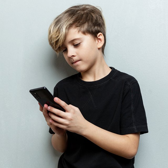 Кнопочный телефон без интернета. 5 шагов к снижению зависимости от гаджетов у детей и родителей