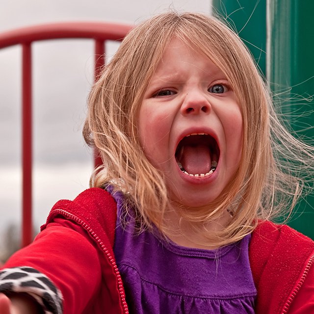 Что делать, если ребёнок оскорбляет родителей?