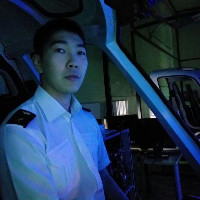 «Садиться при порывах ветра 22 метра в секунду очень непросто»: молодой пилот — о жизни и работе за полярным кругом