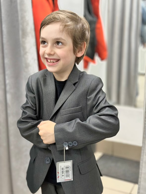 был один блестящий и за 6100, выглядит неплохо, но дороговато