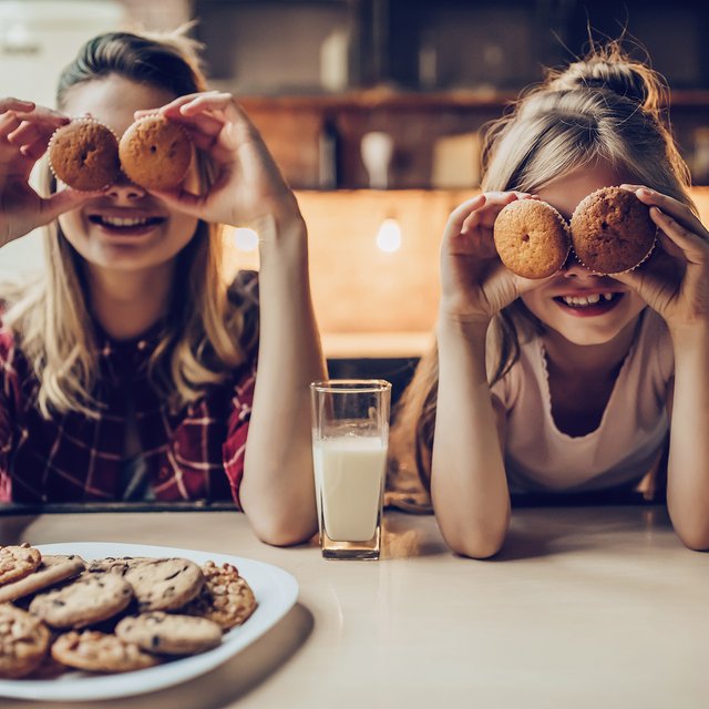Идеальный (и простой) пирог с вишней, печенье-подарок и другие рецепты, которые понравятся детям