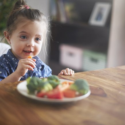 "Как-то дедушка начал втихаря подкармливать внука докторской колбасой": история мамы детей-вегетарианцев