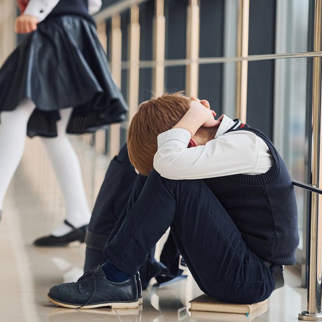 Болит живот перед контрольной. Что такое школьная тревожность у ребёнка и как с ней справиться