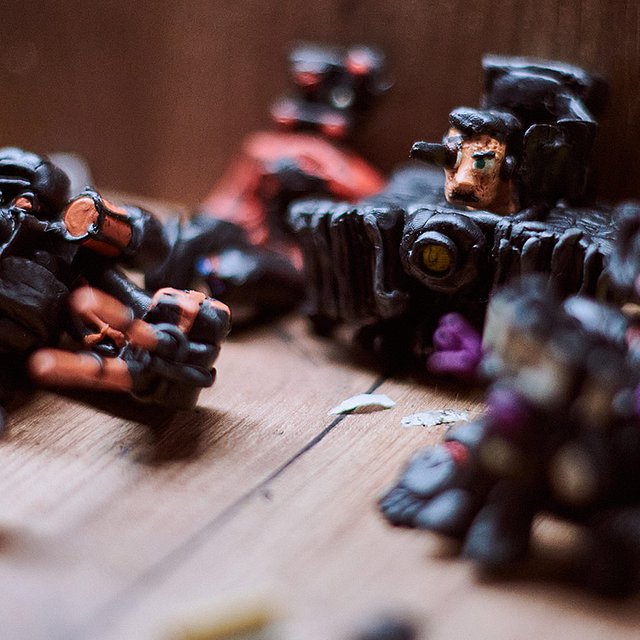 Как очистить обои от пластилина? 3 способа решить проблему с помощью фена, льда и белого пластилина