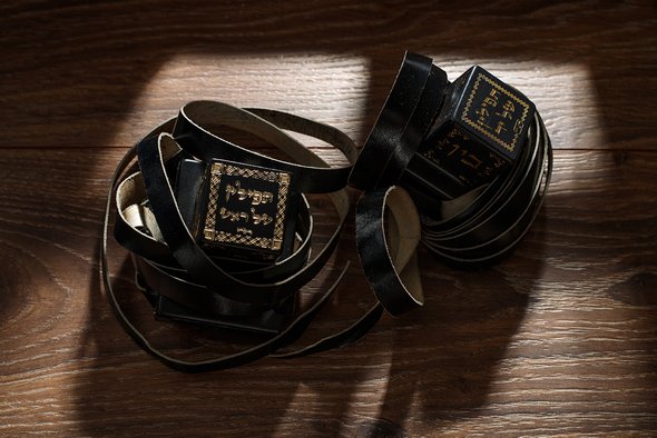 символ, шаль, тфилин, филактерии, мальчик на бар-мицве, бар, приглашение на бар-мицву, связь, православный, Тиша бе-ав, 13, талит, молитвенная шаль, традиционный, мицва, фон, Йом Кипур, молитва, тфилин, поклонение, религиозный, город, книга, изолированный, еврейский, иудаизм, Иерусалим, строки, иудаика, книга Торы, Тора, вера, бар-мицва, средний, талит, святой, тфилин, черный, Рош ха-Шана, подросток, пара, религия, Рош ха-Шана, мицва, молитва, Израиль, шаббат, храм, бог, тфилин;