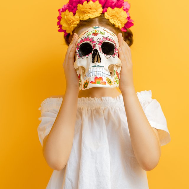 «Каждую ночь представляла, каково это — гореть в аду». Как и зачем говорить с детьми о смерти