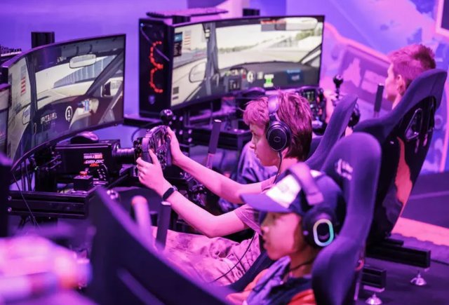 Турнир по Counter-Strike или спектакль по Достоевскому? Куда пойти с детьми в выходные