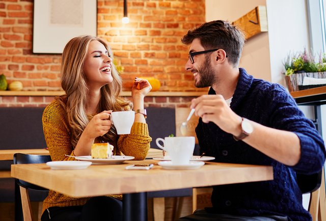 «Спид-дейтинг», «спиддейтинг» или «спид дейтинг»? Как писать слово правильно и что оно значит