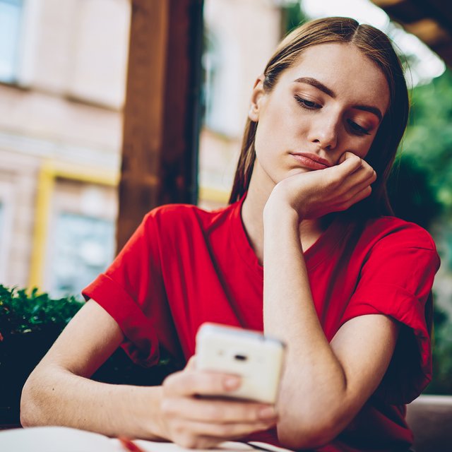 Мне кажется, что мама меня не любит: как справиться с болью и обидой