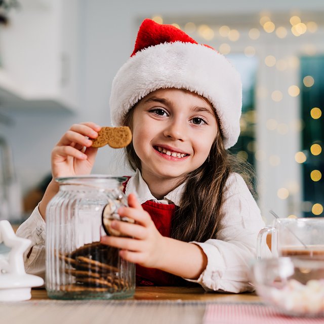 Новогодние консервы: делаем снежные шары, лампы и другие чудеса в стеклянных банках