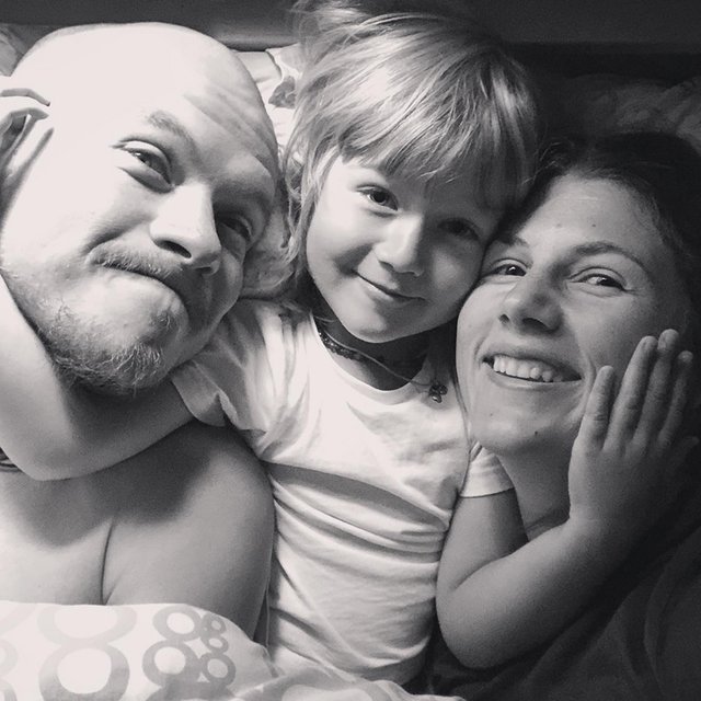 «Ребёнка не нужно воспитывать, его нужно любить»: правила воспитания актрисы Марьяны Спивак