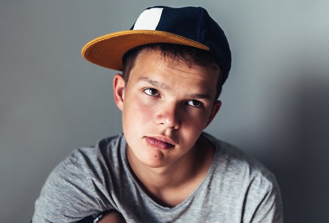 Подросток во всём противоречит близким и диктует свои правила: как с ним договориться