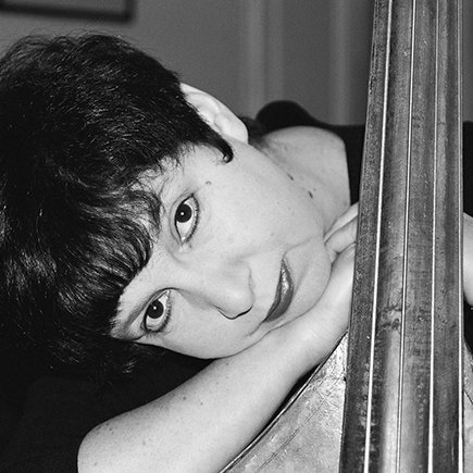 «Материнство — высшее, на что человек способен». Правила воспитания барда Вероники Долиной