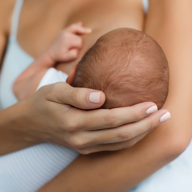 Опиаты на родах в Сербии и борьба за право на ГВ в России