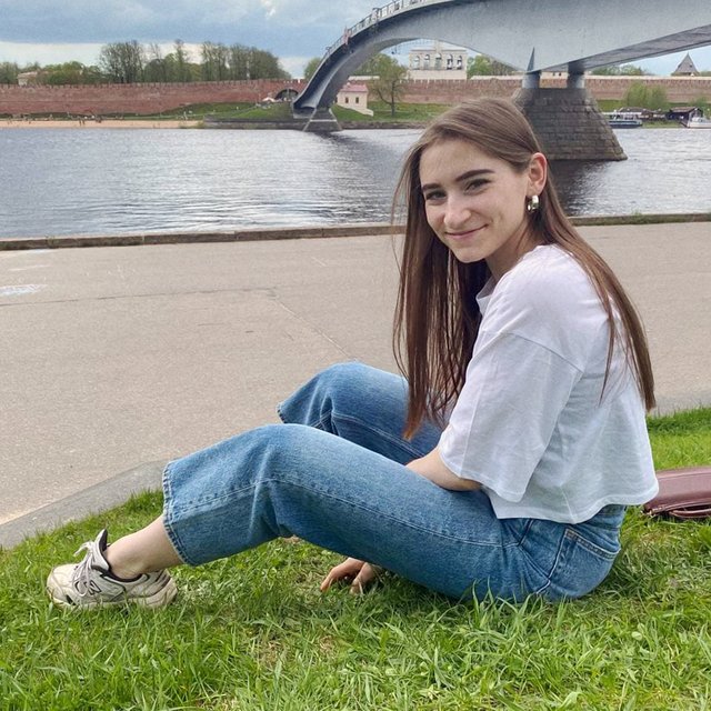 «Удивило, что дети не готовы разговаривать». Как архитектор из Лондона стала учительницей в новгородской школе