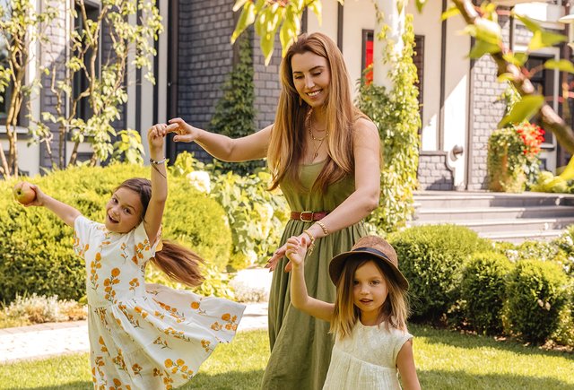 Обложка «Мне нужно побыть одной». Многодетная мама — о том, почему нельзя растворяться в детях