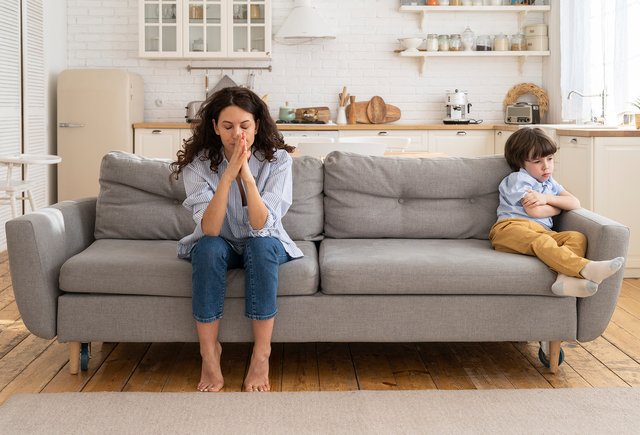 «Маме я нужен из-за денег». Как родители настраивают детей против бывших супругов и что такое синдром PAS