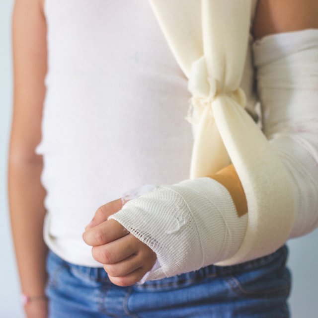 Ребёнок получил травму на перемене: кто несёт отвественность за это