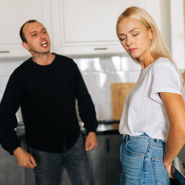 «Ценят то, что замечают». Почему мужчины обесценивают женский вклад в дом и детей — и что с этим делать