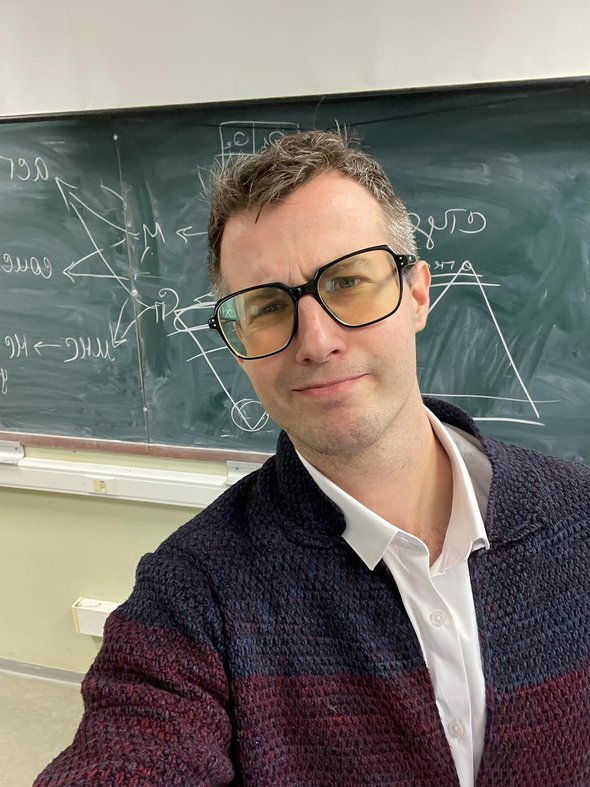 Александр Гуленков — молодой кандидат фармацевтических наук, ведущий научный сотрудник и доцент московского вуза. Как на самом деле надо писать диплом