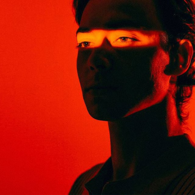 «Главное – найти в классе стукачей». Как комик Миша Кучеренко год проработал социальным педагогом в школе