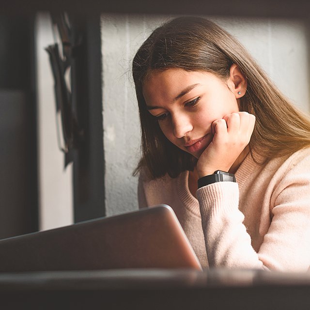 «Онлайн-образование — это просто инструмент. Как глиняные дощечки в незапамятные времена»