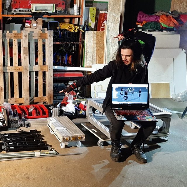 «Многим мои идеи кажутся безумными». Как 17-летний Георгий с пятого класса сам разрабатывает роботов