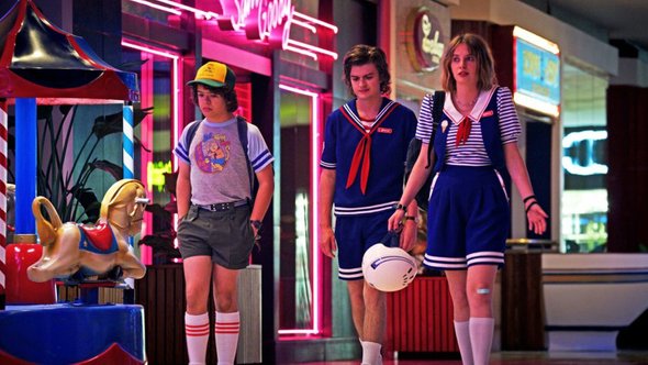 Очень странные дела, Сериал, Отсылки