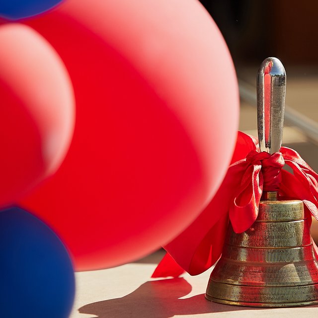 «Волнуюсь, что не получится влиться в коллектив»: 5 выпускников педвузов
– о своих ожиданиях от работы в школе