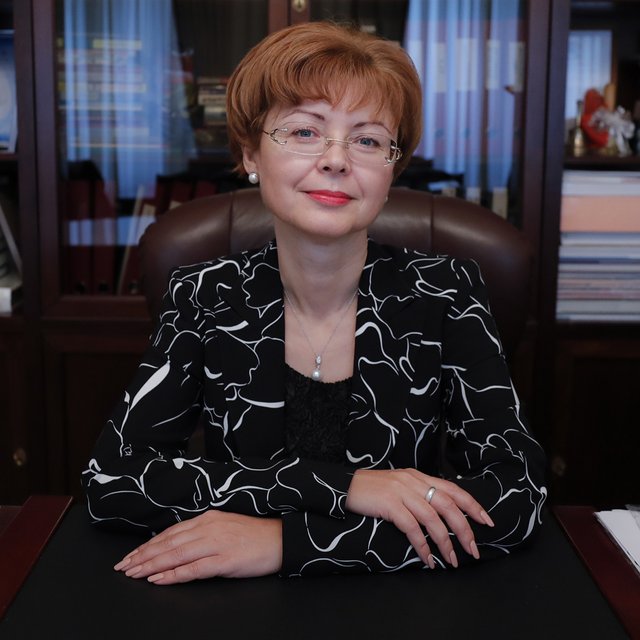 Сохранить камерность, когда у тебя 2000 учеников: интервью с директором одной из самых старых школ Москвы