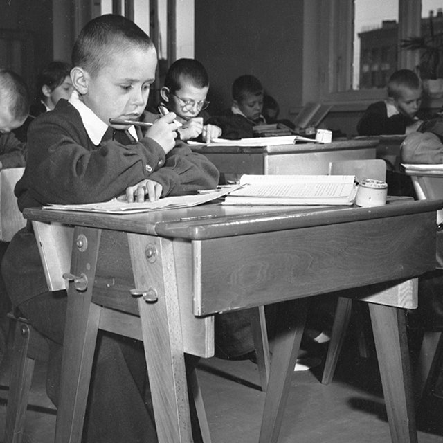 Марганцовка вместо чернил и исчезающие дети: как учились в школе наши бабушки и дедушки